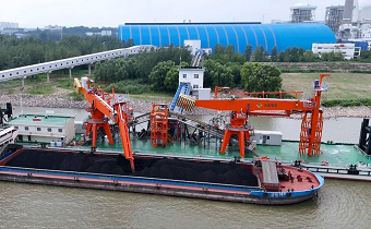 國(guó)內(nèi)首臺(tái)套！華新機(jī)電天新研究院自研卸煤浮式螺旋卸船機(jī)在國(guó)能池州投運(yùn)